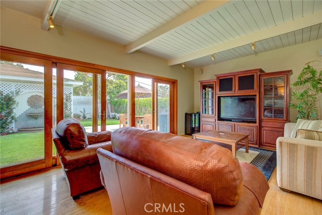 590 33rd Street, Manhattan Beach, California 90266, 3 Bedrooms Bedrooms, ,2 BathroomsBathrooms,Residential,Sold,33rd,SB19174873