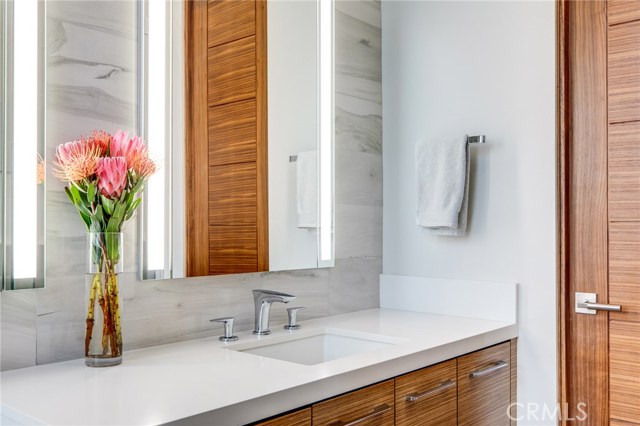 728 Lucia Avenue, Redondo Beach, California 90277, 4 Bedrooms Bedrooms, ,2 BathroomsBathrooms,Residential,Sold,Lucia,SB19142889