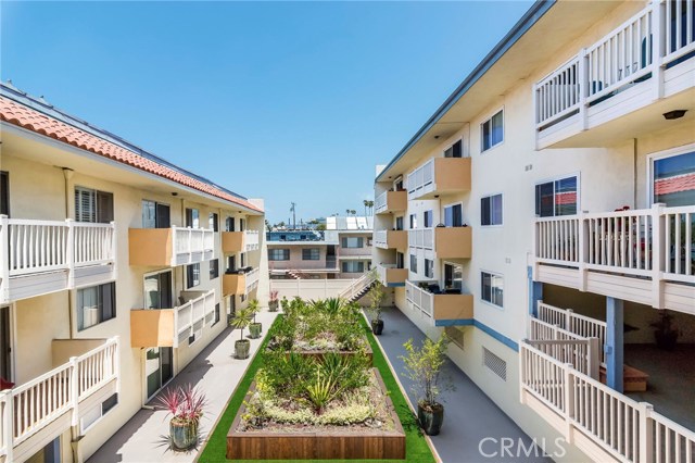 1707 Pacific Coast Highway, Hermosa Beach, California 90254, 1 Bedroom Bedrooms, ,1 BathroomBathrooms,Residential,Sold,Pacific Coast Highway,SB18147595