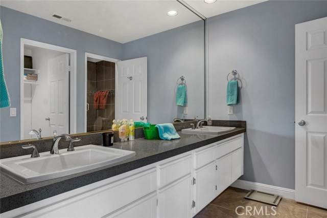 Master bath, dbl sinks.