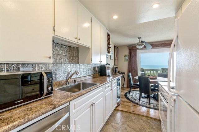 650 The Village, Redondo Beach, California 90277, 2 Bedrooms Bedrooms, ,2 BathroomsBathrooms,Residential,Sold,The Village,SB17108266