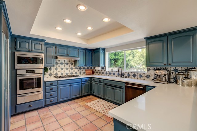 716 Lucia Avenue, Redondo Beach, California 90277, 3 Bedrooms Bedrooms, ,2 BathroomsBathrooms,Residential,Sold,Lucia,PV20207865