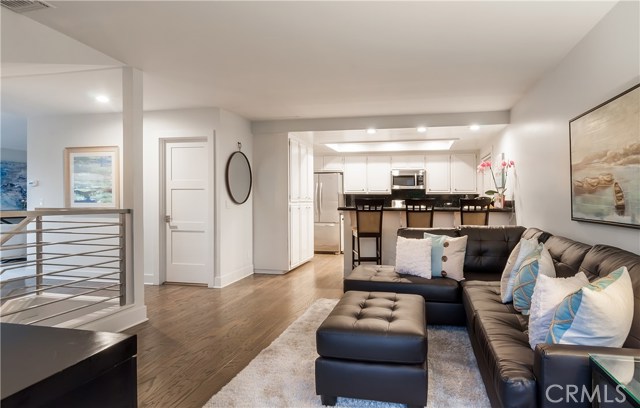 201 24th Street, Hermosa Beach, California 90254, 3 Bedrooms Bedrooms, ,2 BathroomsBathrooms,Residential,Sold,24th,SB17267233