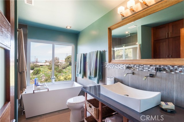 6825 Kings Harbor Drive, Rancho Palos Verdes, California 90275, 4 Bedrooms Bedrooms, ,3 BathroomsBathrooms,Residential,Sold,Kings Harbor,PV17059754