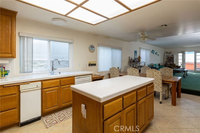 1820 Oak Avenue, Manhattan Beach, California 90266, 4 Bedrooms Bedrooms, ,3 BathroomsBathrooms,Residential,Sold,Oak,SB19209607