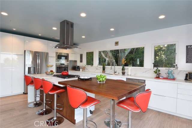 More of this fabulous kitchen!