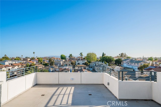 1920 Gates Ave, Redondo Beach, California 90278, 4 Bedrooms Bedrooms, ,4 BathroomsBathrooms,Residential,Sold,Gates Ave,SB21054568