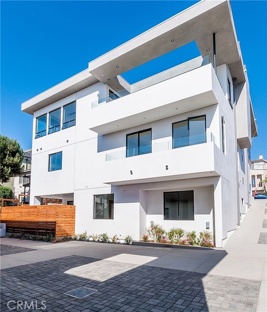 515 Prospect Avenue, Hermosa Beach, California 90254, 5 Bedrooms Bedrooms, ,2 BathroomsBathrooms,Residential,Sold,Prospect,SB17214079