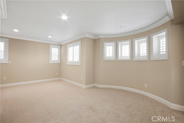 BEAUTIFUL DOWNSTAIR BEDROOM WITH CROWN MOLDING, RECESSED LIGHT AN AWESOME BATHROOM
FRESHLY PAINTED AND NEW CARPETS!!  DIRECT ENTRY TO THE GARAGE