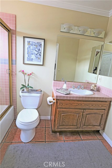 Ground floor full bath.