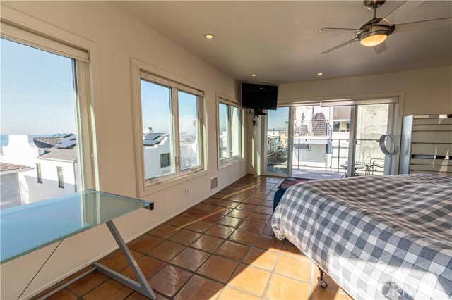 113 30th Place, Manhattan Beach, California 90266, 2 Bedrooms Bedrooms, ,2 BathroomsBathrooms,Residential,Sold,30th,SB21040269