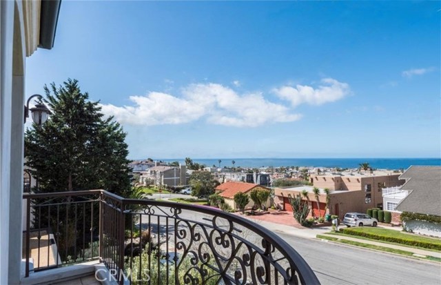 200 Dianthus Street, Manhattan Beach, California 90266, 5 Bedrooms Bedrooms, ,4 BathroomsBathrooms,Residential,Sold,Dianthus,SB18065216