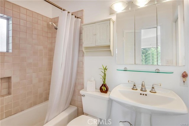 2833 Valley Drive, Manhattan Beach, California 90266, 2 Bedrooms Bedrooms, ,2 BathroomsBathrooms,Residential,Sold,Valley,SB20124280