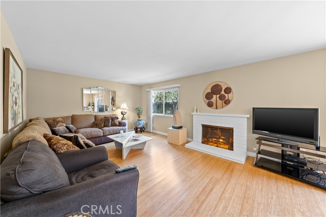 400 Faye Lane, Redondo Beach, California 90277, 4 Bedrooms Bedrooms, ,2 BathroomsBathrooms,Residential,Sold,Faye,SB21058245