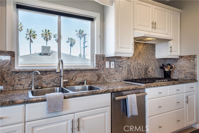 205 Helberta Avenue, Redondo Beach, California 90277, 4 Bedrooms Bedrooms, ,3 BathroomsBathrooms,Residential,Sold,Helberta,SB18113990