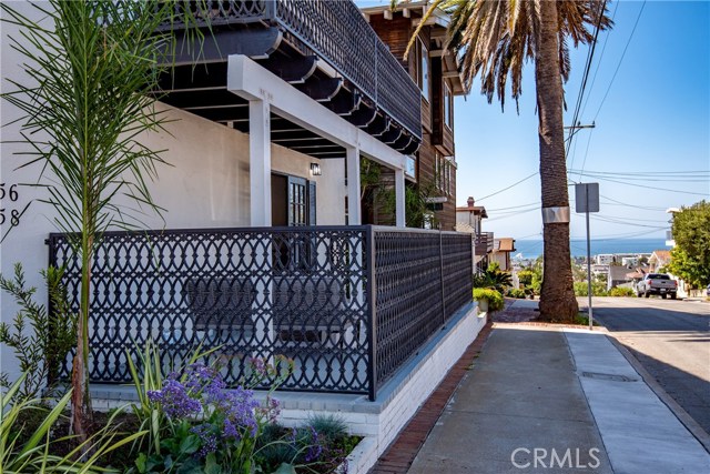 956 14th Street, Hermosa Beach, California 90254, 4 Bedrooms Bedrooms, ,2 BathroomsBathrooms,Residential,Sold,14th,SB20189747