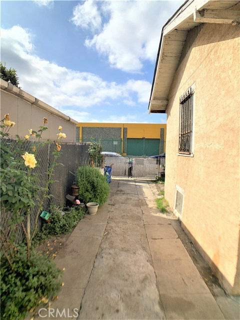 1 Bed Home for Sale in Compton, California