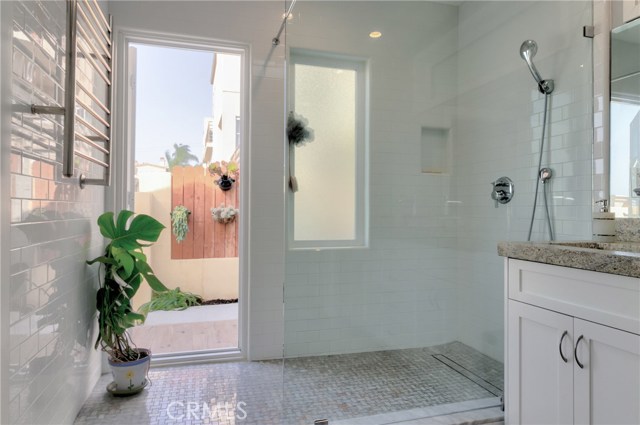 905 14th Street, Hermosa Beach, California 90254, 3 Bedrooms Bedrooms, ,3 BathroomsBathrooms,Residential,Sold,14th,SB20226581