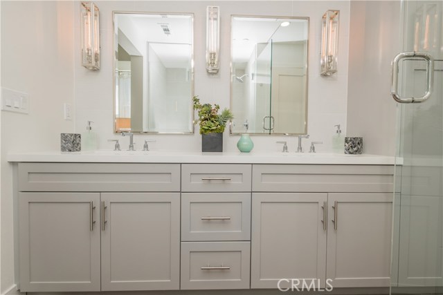 1920 Pacific Coast Highway, Redondo Beach, California 90277, 3 Bedrooms Bedrooms, ,3 BathroomsBathrooms,Residential,Sold,Pacific Coast Highway,OC20082451