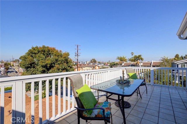 1607 Blossom Lane, Redondo Beach, California 90278, 3 Bedrooms Bedrooms, ,2 BathroomsBathrooms,Residential,Sold,Blossom,SB21041581