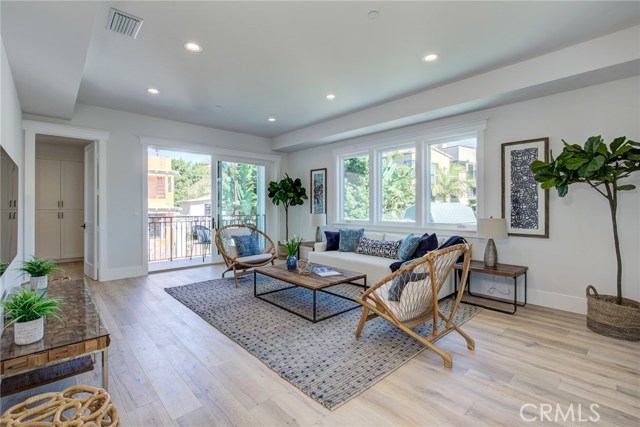 1037 2nd Street, Hermosa Beach, California 90254, 4 Bedrooms Bedrooms, ,3 BathroomsBathrooms,Residential,Sold,2nd,SB19264836