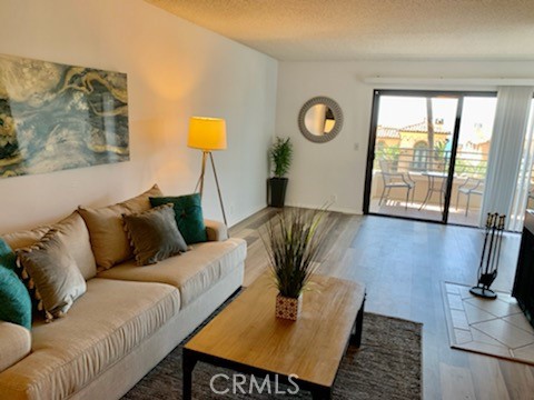 700 Esplanade, Redondo Beach, California 90277, 2 Bedrooms Bedrooms, ,2 BathroomsBathrooms,Residential,Sold,Esplanade,SB21036262