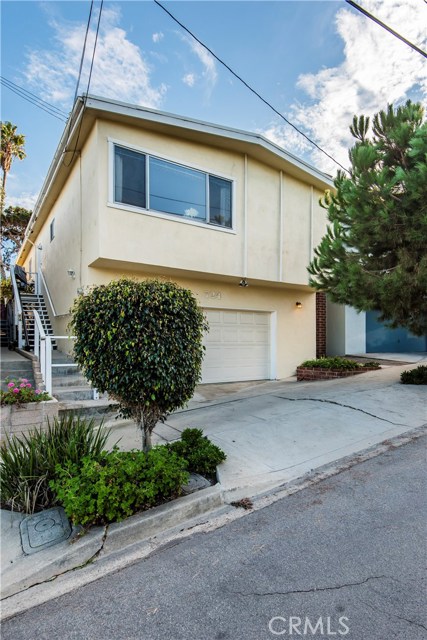 724 13th Street, Manhattan Beach, California 90266, 4 Bedrooms Bedrooms, ,2 BathroomsBathrooms,Residential,Sold,13th,SB17253786