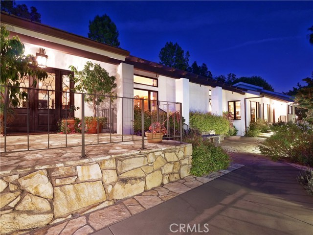 83 Crest Road, Rolling Hills, California 90274, 5 Bedrooms Bedrooms, ,2 BathroomsBathrooms,Residential,Sold,Crest,PV20193109