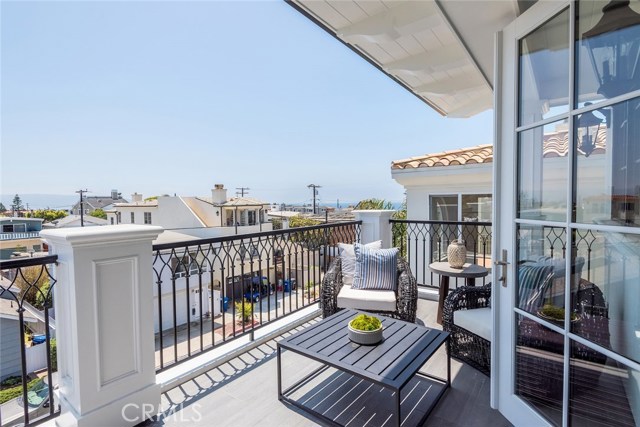 81 Morningside Drive, Manhattan Beach, California 90266, 5 Bedrooms Bedrooms, ,4 BathroomsBathrooms,Residential,Sold,Morningside,SB19028604