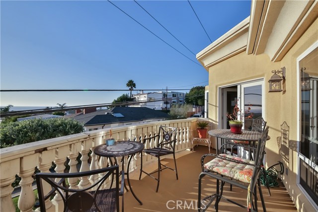 1220 Ocean Drive, Hermosa Beach, California 90254, 4 Bedrooms Bedrooms, ,3 BathroomsBathrooms,Residential,Sold,Ocean,SB17068697