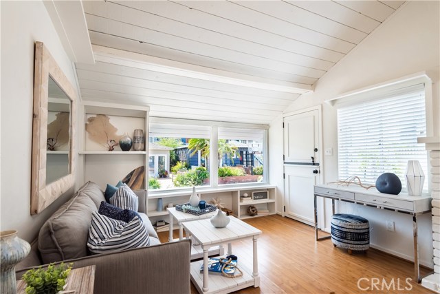 325 4th Street, Manhattan Beach, California 90266, 2 Bedrooms Bedrooms, ,1 BathroomBathrooms,Residential,Sold,4th,SB19080126