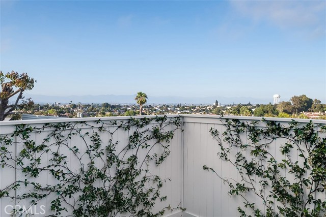 220 Larsson Street, Manhattan Beach, California 90266, 5 Bedrooms Bedrooms, ,3 BathroomsBathrooms,Residential,Sold,Larsson,SB18155607