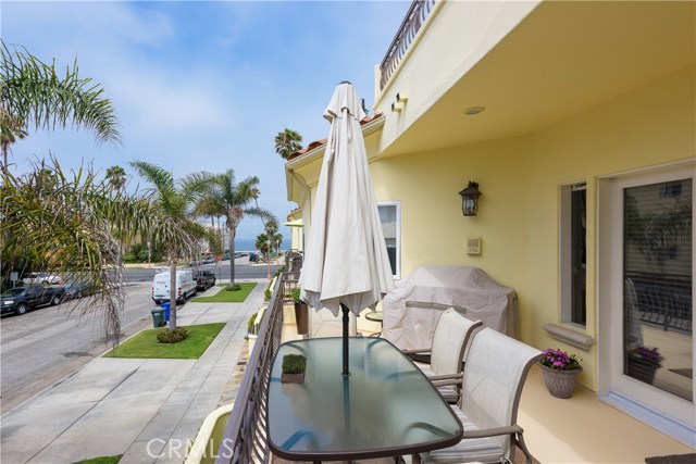 203 Avenue E, Redondo Beach, California 90277, 3 Bedrooms Bedrooms, ,2 BathroomsBathrooms,Residential,Sold,Avenue E,SB17173382