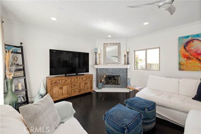 429 11th Street, Hermosa Beach, California 90254, 3 Bedrooms Bedrooms, ,3 BathroomsBathrooms,Residential,Sold,11th,SB21160649