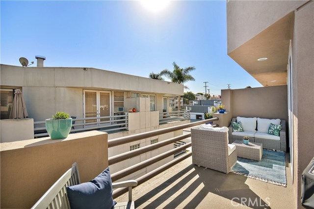 1457 Manhattan Beach Boulevard, Manhattan Beach, California 90266, 2 Bedrooms Bedrooms, ,2 BathroomsBathrooms,Residential,Sold,Manhattan Beach,SB20231168