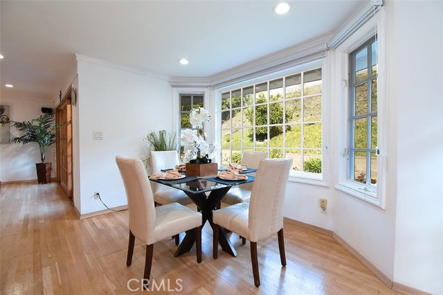 Breakfast Nook/Informal Dining Area