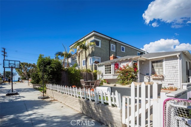 333 7th Street, Manhattan Beach, California 90266, 3 Bedrooms Bedrooms, ,2 BathroomsBathrooms,Residential,Sold,7th,SB18037772