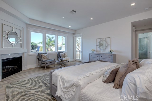 1037 2nd Street, Hermosa Beach, California 90254, 4 Bedrooms Bedrooms, ,3 BathroomsBathrooms,Residential,Sold,2nd,SB19264836