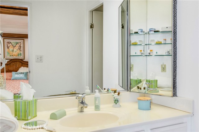 531 Esplanade, Redondo Beach, California 90277, 2 Bedrooms Bedrooms, ,2 BathroomsBathrooms,Residential,Sold,Esplanade,SB17088461