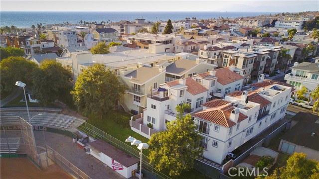 448 11th Street, Hermosa Beach, California 90254, 3 Bedrooms Bedrooms, ,2 BathroomsBathrooms,Residential,Sold,11th,SB21153589