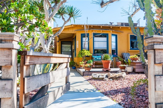 400 9th Street, Manhattan Beach, California 90266, 3 Bedrooms Bedrooms, ,1 BathroomBathrooms,Residential,Sold,9th,SB17061097