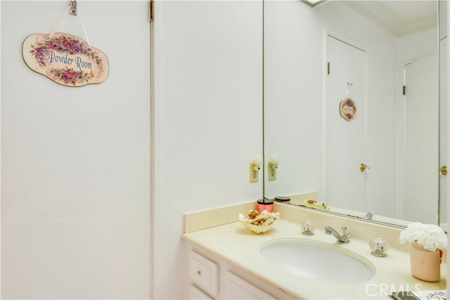 531 Esplanade, Redondo Beach, California 90277, 2 Bedrooms Bedrooms, ,2 BathroomsBathrooms,Residential,Sold,Esplanade,SB17088461