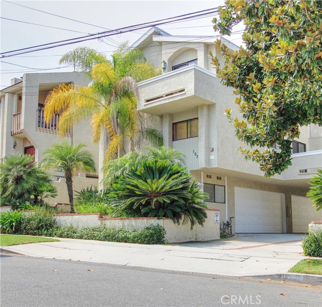 107 Helberta Avenue, Redondo Beach, California 90277, 3 Bedrooms Bedrooms, ,3 BathroomsBathrooms,Residential,Sold,Helberta,CV20148362