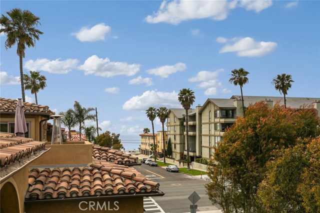 200 Avenue C, Redondo Beach, California 90277, 4 Bedrooms Bedrooms, ,2 BathroomsBathrooms,Residential,Sold,Avenue C,SB18107181