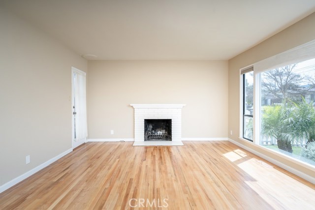 Spacious living room