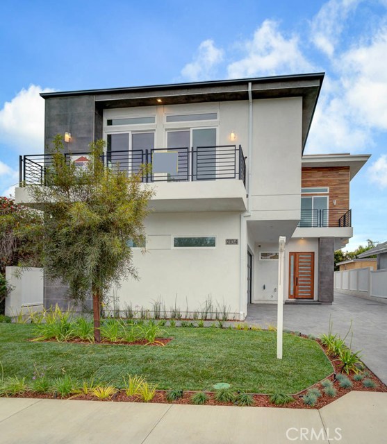 2104 Voorhees Avenue, Redondo Beach, California 90278, 4 Bedrooms Bedrooms, ,3 BathroomsBathrooms,Residential,Sold,Voorhees,PV19109969