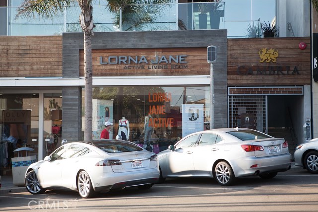 Great shopping downtown Manhattan Beach.