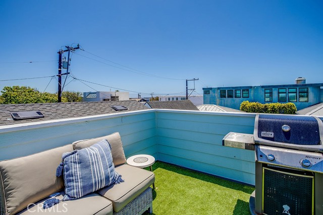 464 35th Street, Manhattan Beach, California 90266, 4 Bedrooms Bedrooms, ,3 BathroomsBathrooms,Residential,Sold,35th,SB21164733