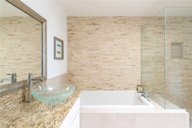 727 Lucia Avenue, Redondo Beach, California 90277, 3 Bedrooms Bedrooms, ,2 BathroomsBathrooms,Residential,Sold,Lucia,SB17222950