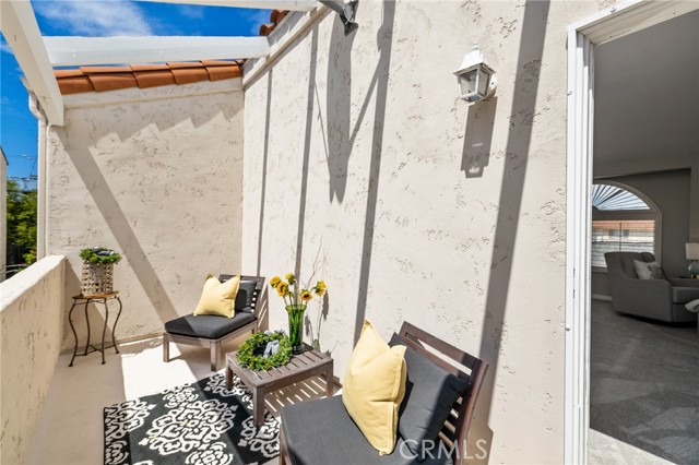 beautifully landscaped
Mediterranean patio with built-in BBQ